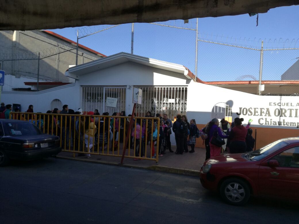 Cierran escuela primaria en Chiautempan, exigen maestro